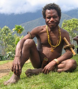 Papua – Mamberámo – kmen Wano – výrobci kamenných sekyr